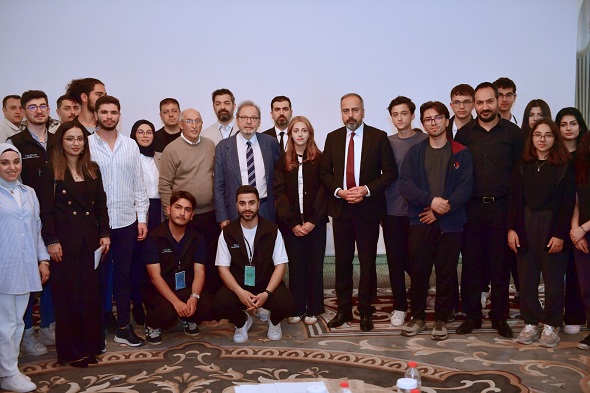 Cüneyd Zapsu gençlerle buluştu